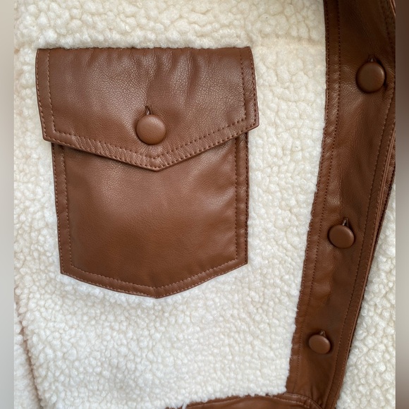 Riley& Rae short Sherpa Jacket soft ecru size small faux leather, off white - Picture 5 of 7